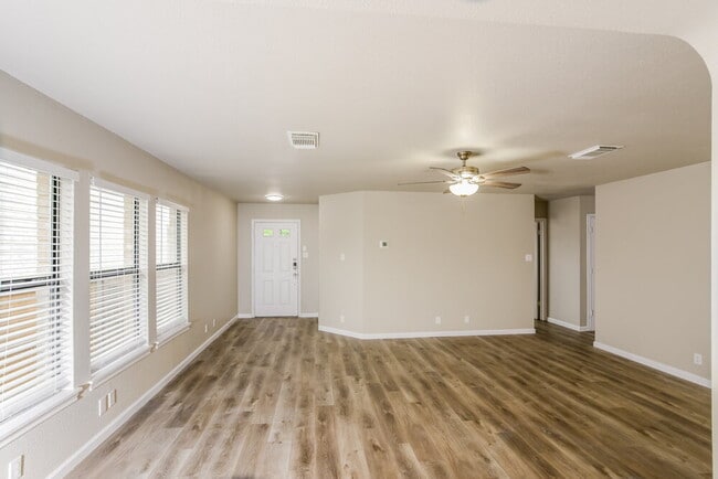 Building Photo - 9124 Gambier Dr