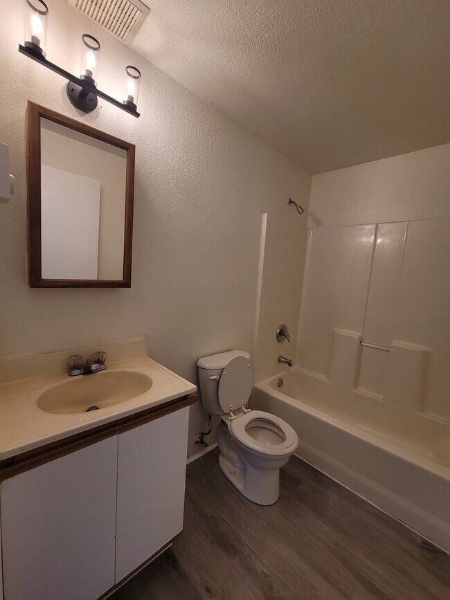 Building Photo - 01211