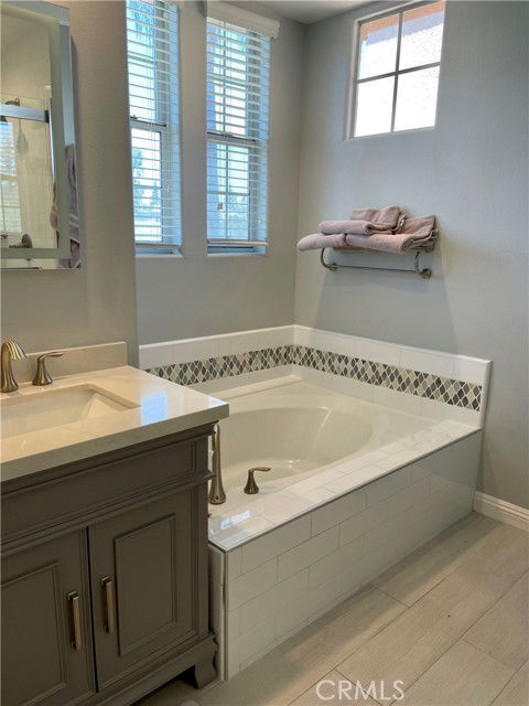 Foto del edificio - 10000 Reseda Blvd