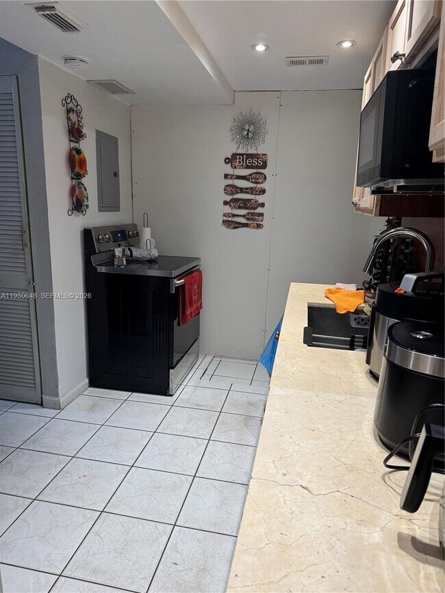 Foto del edificio - 19317 NW 47th Ave