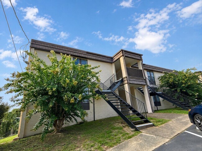 Building Photo - 404 Marshall Ct