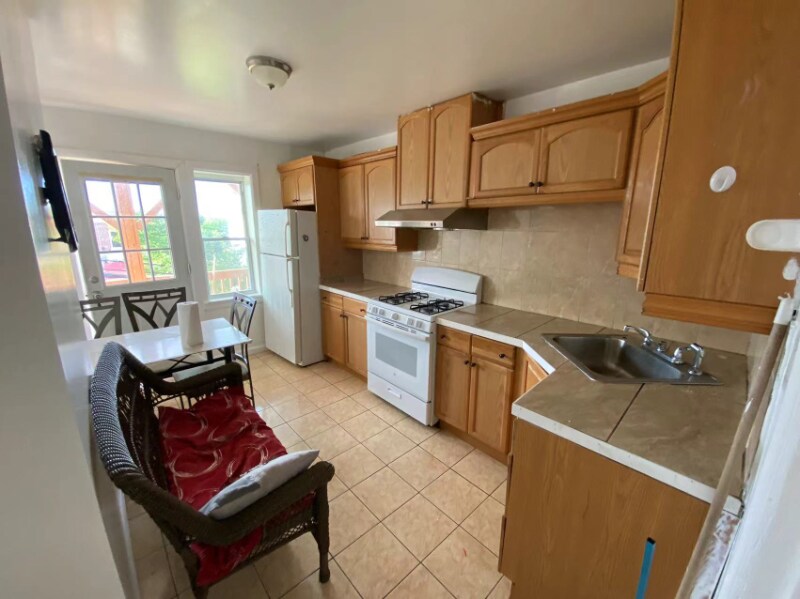 Primary Photo - 2255 Gleason Ave