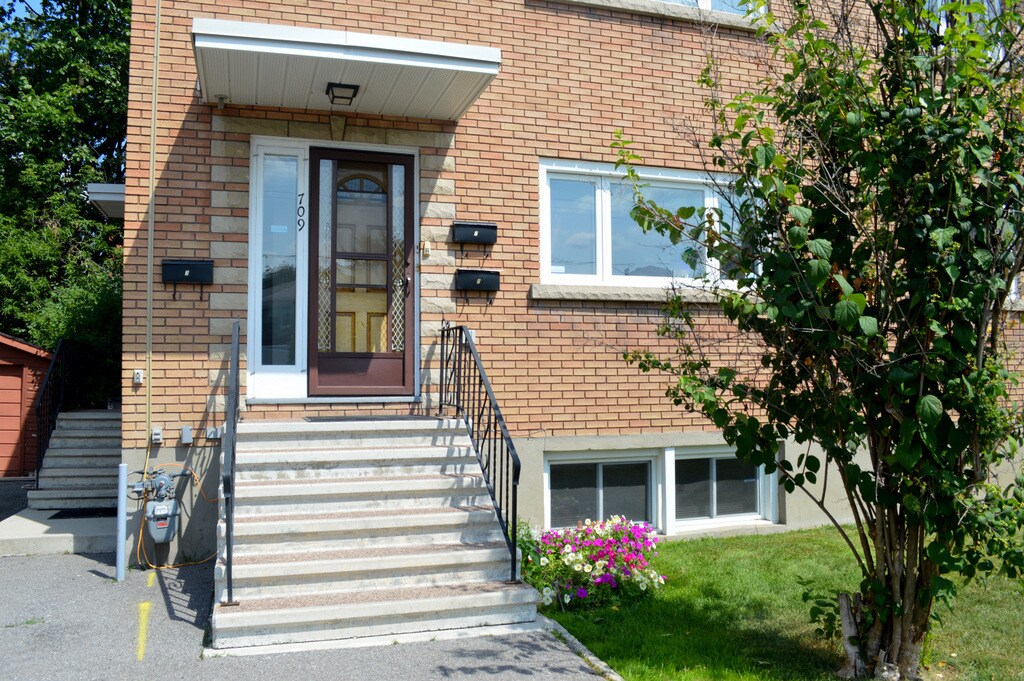 709 Edison Apartments 709 Edison Av Ottawa, ON