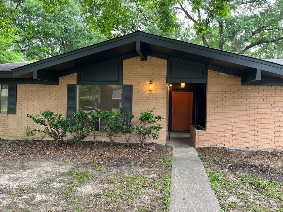 17 Longwood Dr, Monroe, LA 71203 House Rental in Monroe, LA