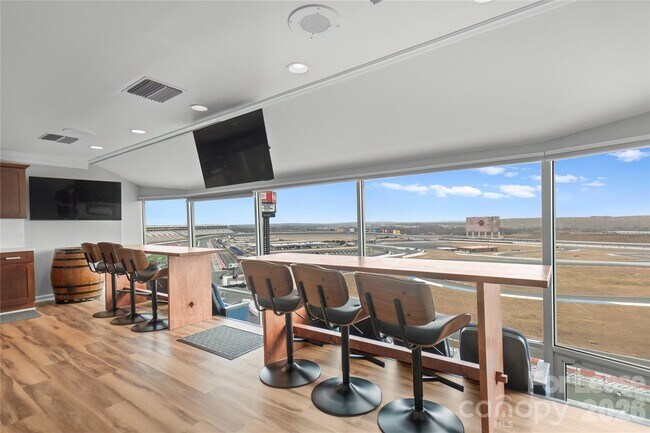 Foto del edificio - 4721 Morehead Rd