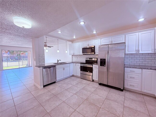 Foto del edificio - 6332 Newtown Cir