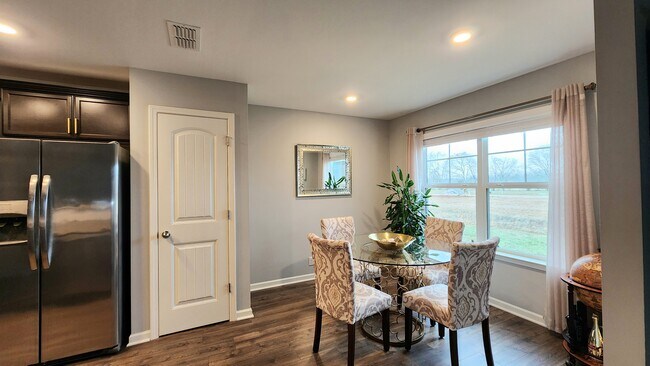 Building Photo - 2431 Hollis Dr