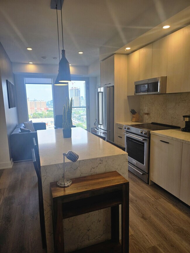 Building Photo - 30 Mutual St