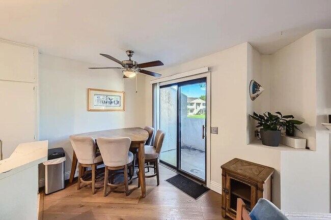 Foto del edificio - 9730 Mesa Springs Way