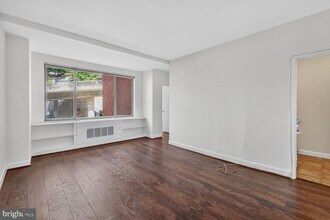 Building Photo - 1121 Arlington Blvd