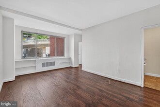 Building Photo - 1121 Arlington Blvd