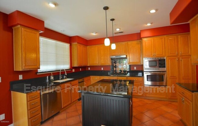 Foto del edificio - 2340 Fairway Ct