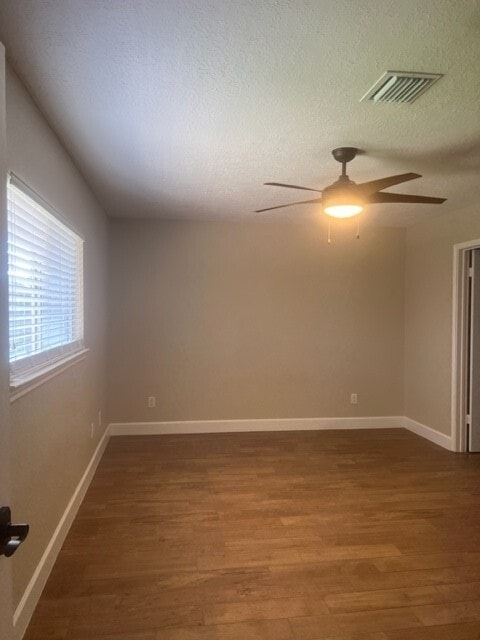 Building Photo - 3019 Cloverdale Dr