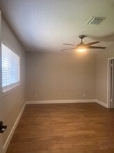 Building Photo - 3019 Cloverdale Dr