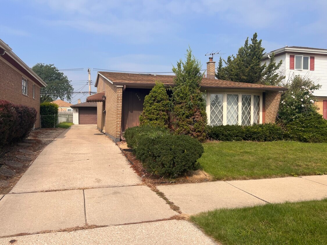 Primary Photo - 7936 S Keeler Ave