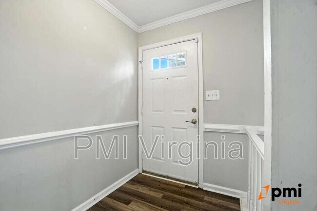 Foto del edificio - 4901 Windbrooke Ct