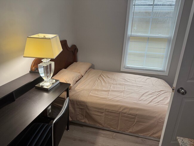 Photo - 1081 State St NW House