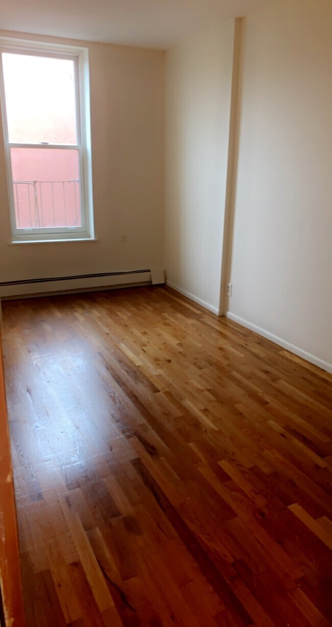 Bedroom - 515 Throop Ave