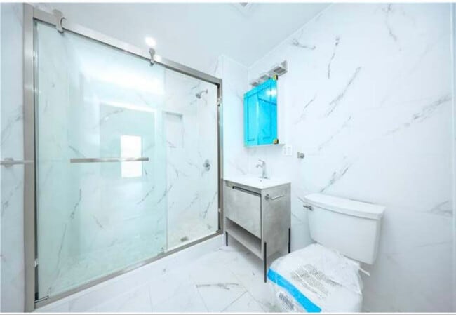 Building Photo - 163-14 Sanford Ave