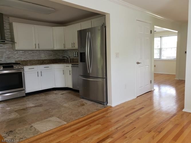 Primary Photo - 10 N Wood Ave