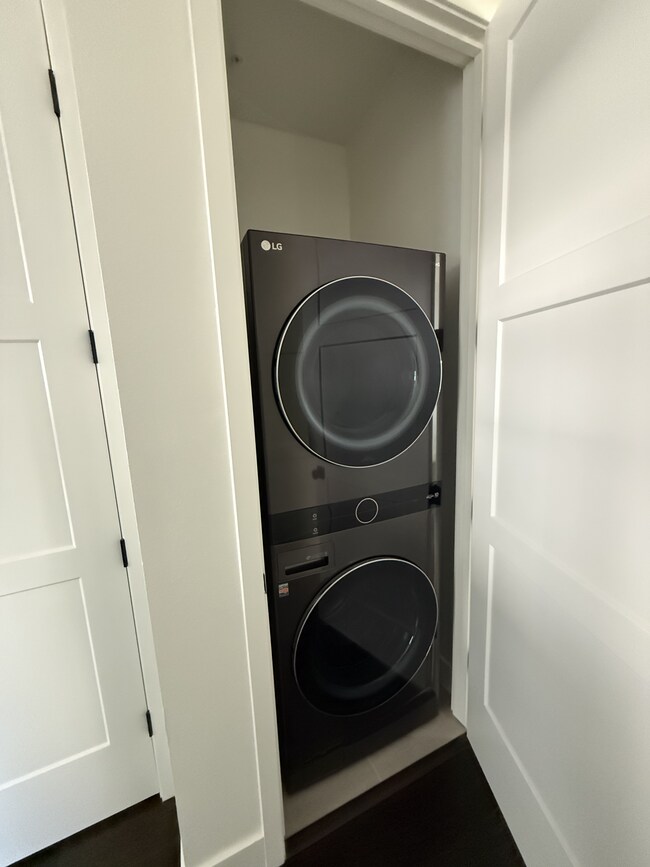 Building Photo - 1604 Winding Creek Way