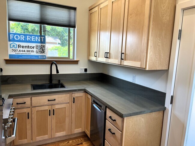 Foto del edificio - Sunny, Charming Pet-Friendly Brand New 2025 1 Bedroom Home for Lease in Blue Lake, CA