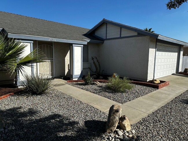 Building Photo - Charming 3 bed/2 bath home in Quiet Cul De...