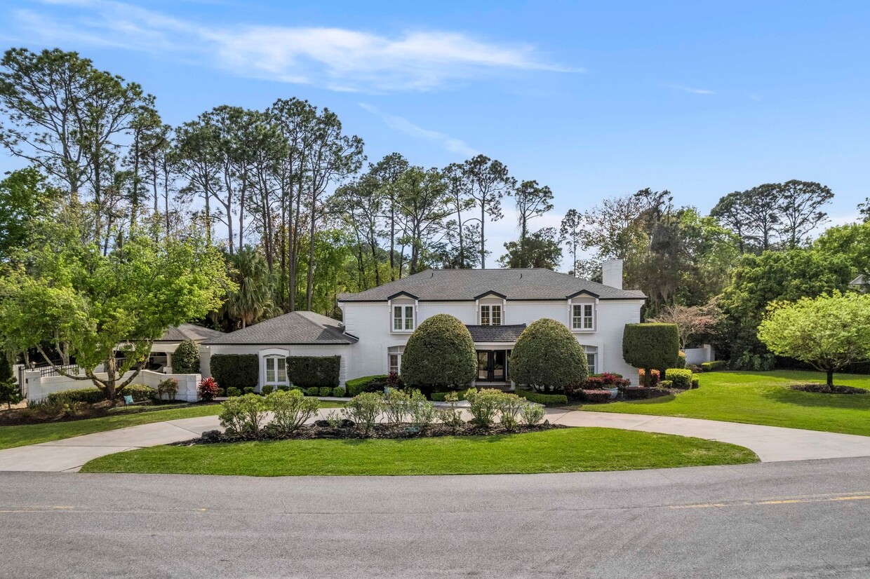 Primary Photo - Luxury home for rent in sought-after Deerw...