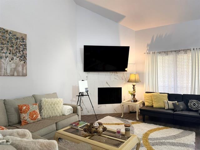 Foto del edificio - 2835 Keller Springs Rd