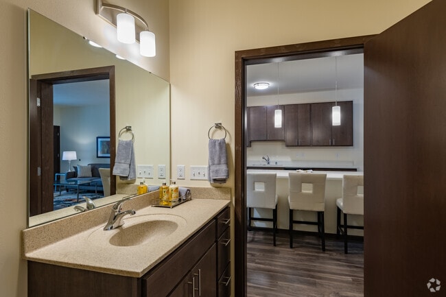 1BR, 1BA - 771SF - Middleton Center