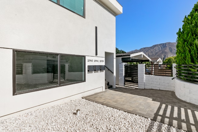 Building Photo - 10939 Christine Way