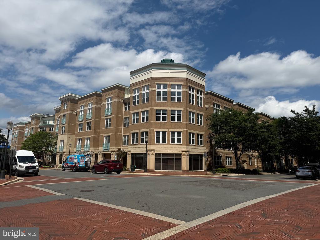 Foto principal - 12000 Market St