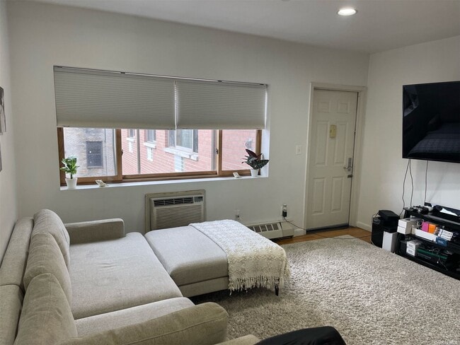 Building Photo - 118-82 Metropolitan Ave