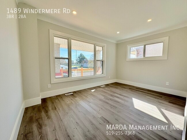 Building Photo - FULLY RENOVATED 3-BEDROOM + DEN/2BATH HOUS...