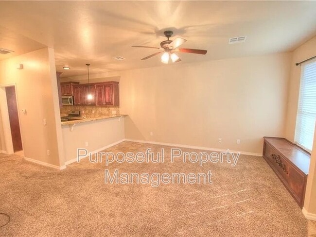 Building Photo - 2102 Lonnie Ln