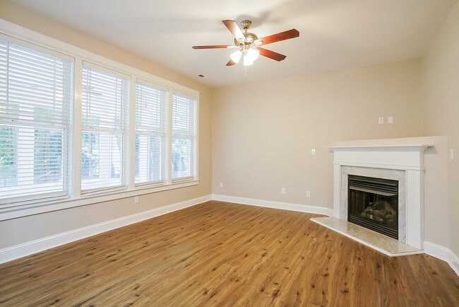 Building Photo - 200 Collinsworth Dr