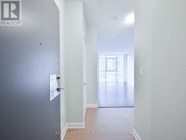 Photo du bâtiment - 4070 Confederation Pkwy