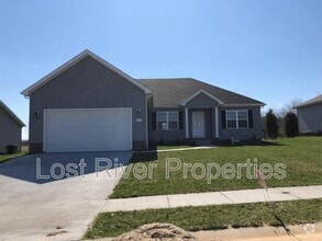 Building Photo - 381 Paige Ave