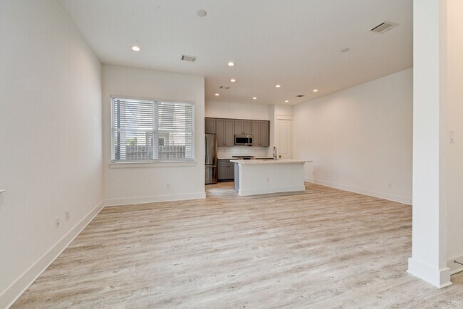 Foto del edificio - 2708 Oakwood Crst Ln