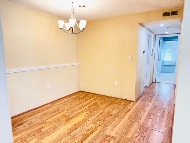 Foto del edificio - 32 Walden Dr