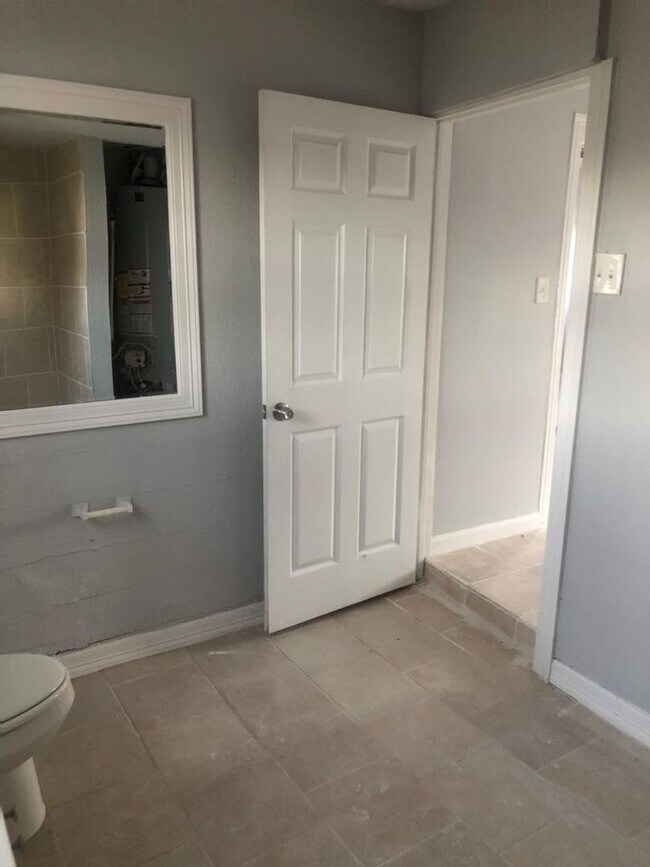 Building Photo - Your dream home awaits!