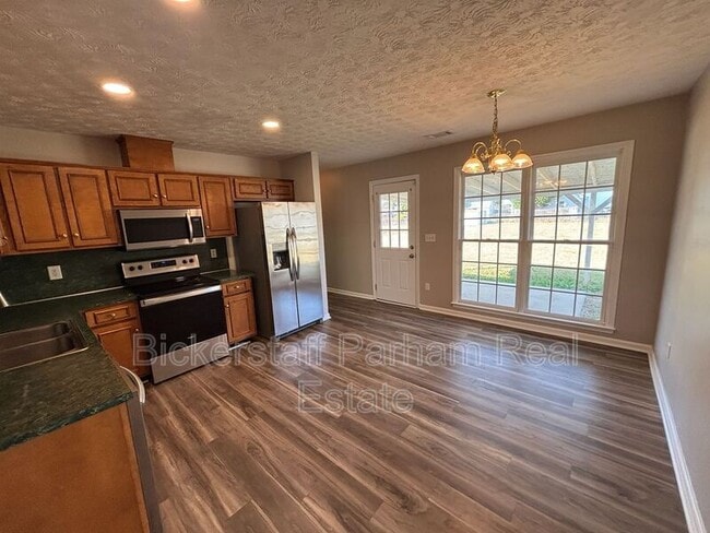 Building Photo - 9 Honeysuckle Way