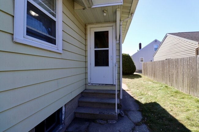 Building Photo - 2423 16th St