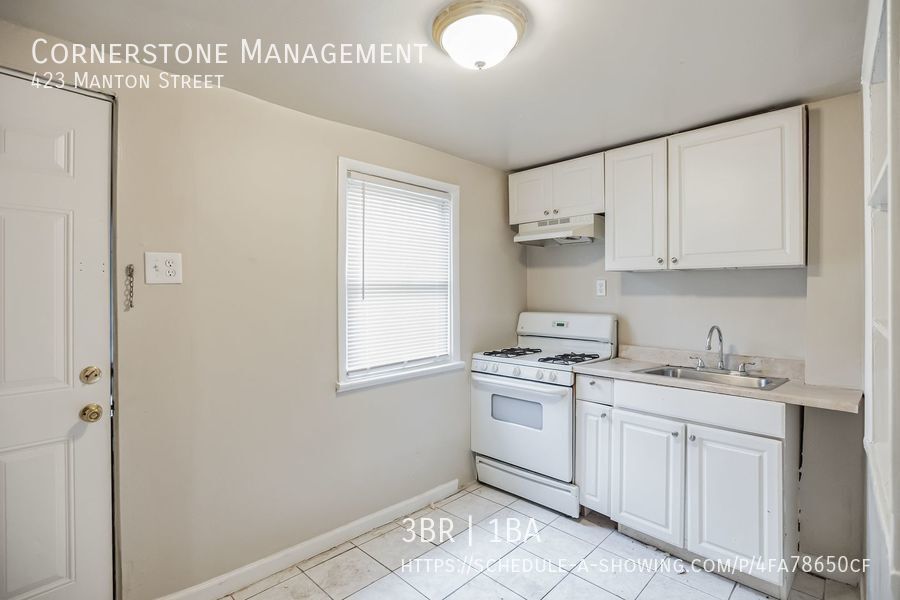 Primary Photo - Newly Renovated 3BR 1Bath Townhouse w/ Bac...