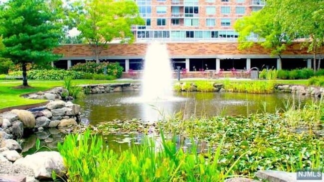 Building Photo - 510 Hudson Park