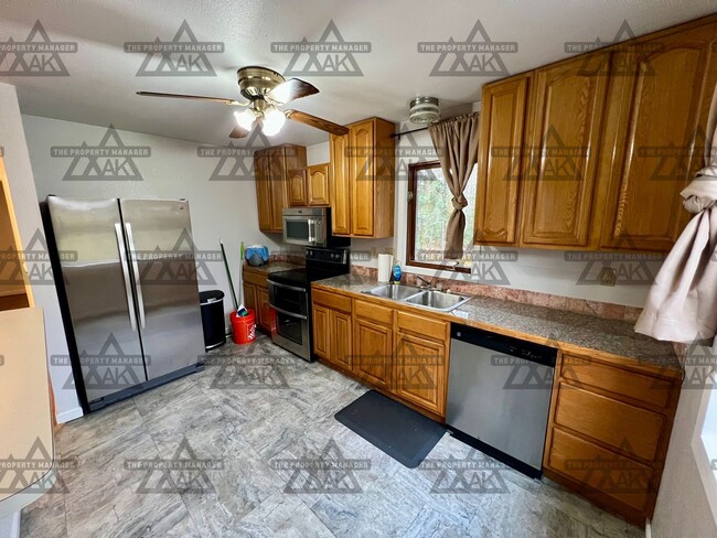 Building Photo - Pet-Friendly 2BR Home with Washer/Dryer in...