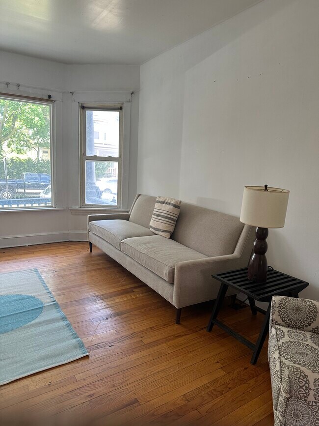 Foto del edificio - 1647 N Tripp Ave