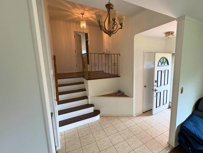 Building Photo - 310 S Oyster Bay Rd