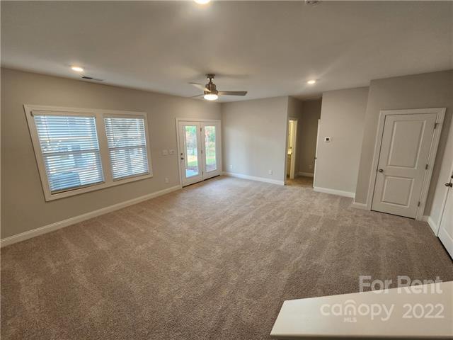 Building Photo - 2636 Roseglen Ln