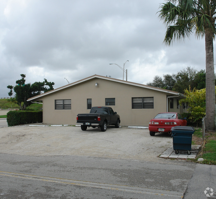 Building Photo - 6201 Taft St